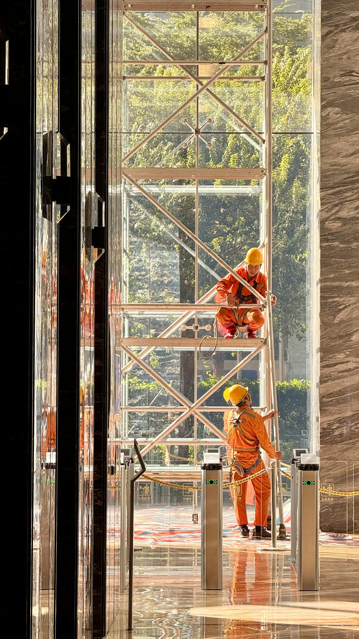 Commercial office and showroom construction execution support